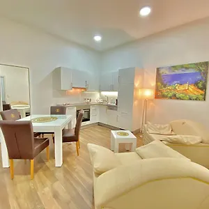 Steiner Residences Augarten Апартаменты